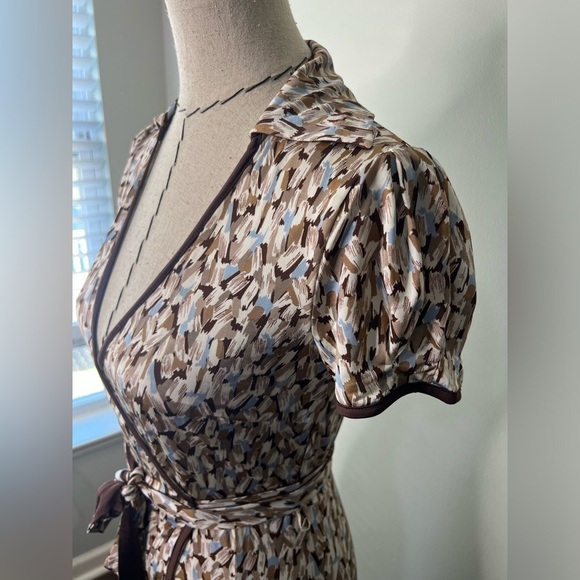 BCBGMaxAzria MIDI Wrap Dress size XS with beautiful modern brush stroke print - Picture 3 of 9